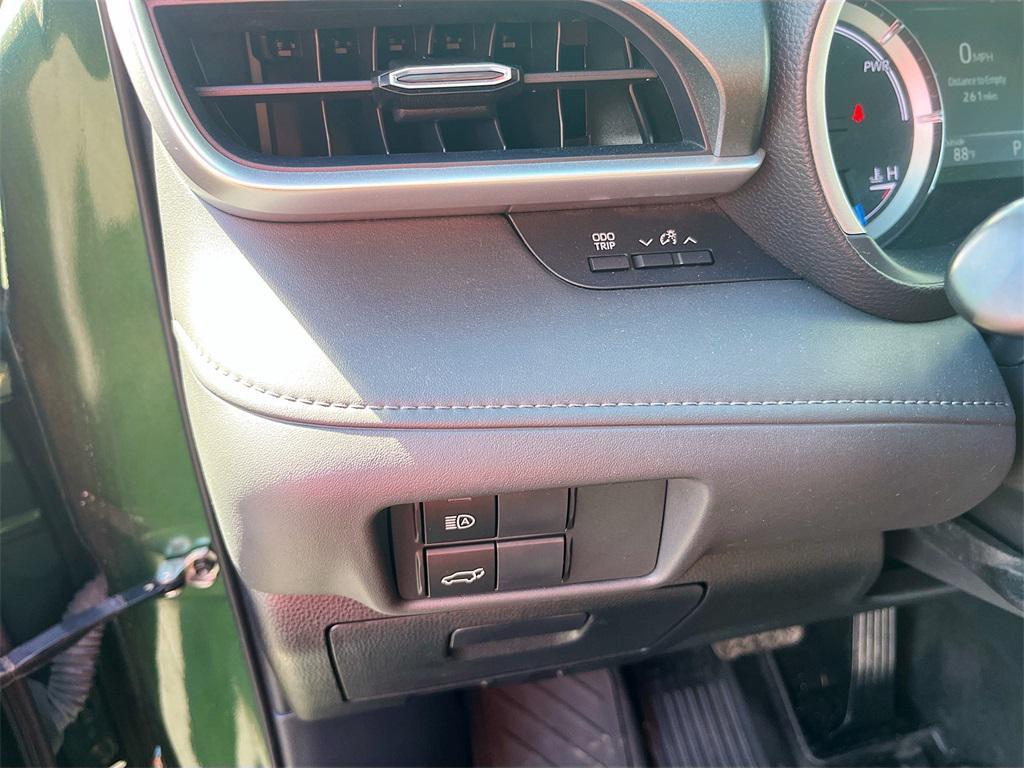 used 2023 Toyota Highlander Hybrid car, priced at $34,400