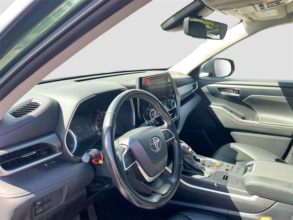 used 2023 Toyota Highlander Hybrid car, priced at $34,400