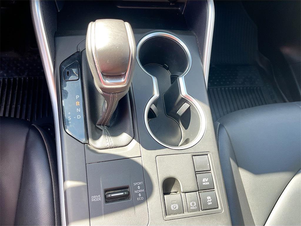 used 2023 Toyota Highlander Hybrid car, priced at $34,400