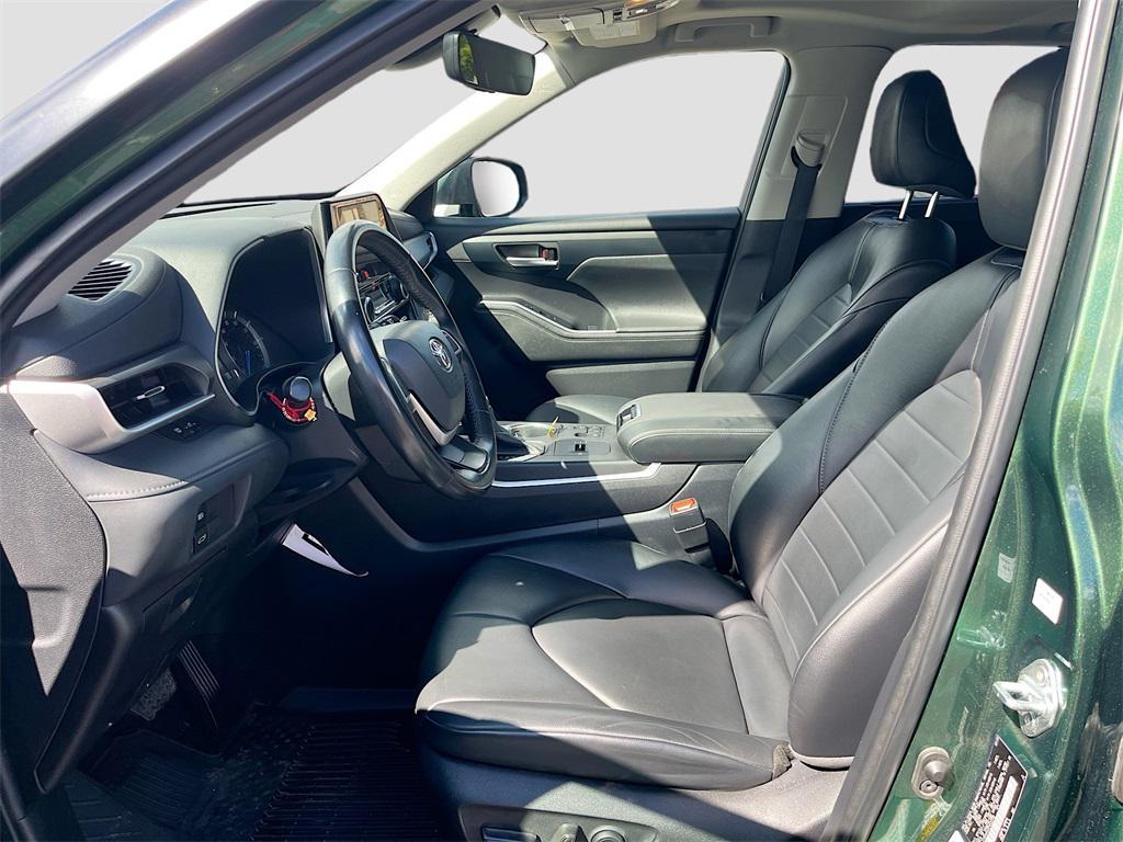 used 2023 Toyota Highlander Hybrid car, priced at $34,400