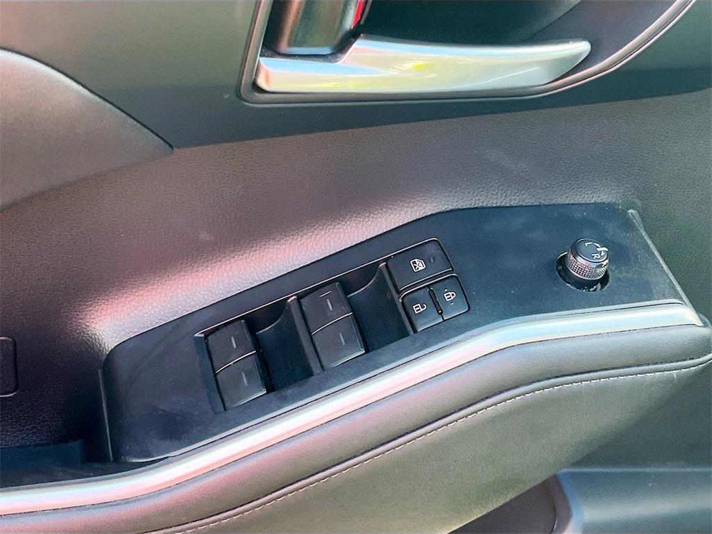 used 2023 Toyota Highlander Hybrid car, priced at $34,400