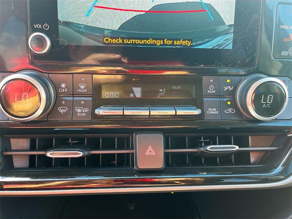 used 2023 Toyota Highlander Hybrid car, priced at $34,400