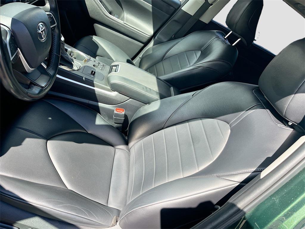 used 2023 Toyota Highlander Hybrid car, priced at $34,400