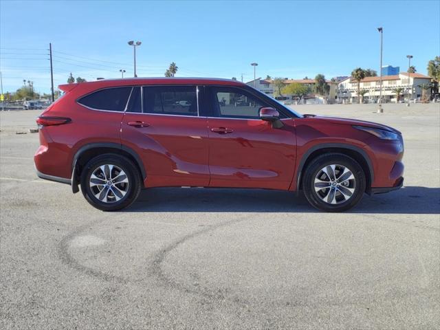 used 2022 Toyota Highlander car, priced at $28,000