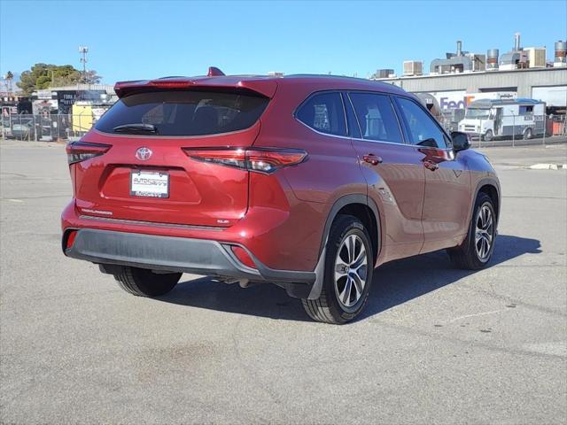 used 2022 Toyota Highlander car, priced at $28,000