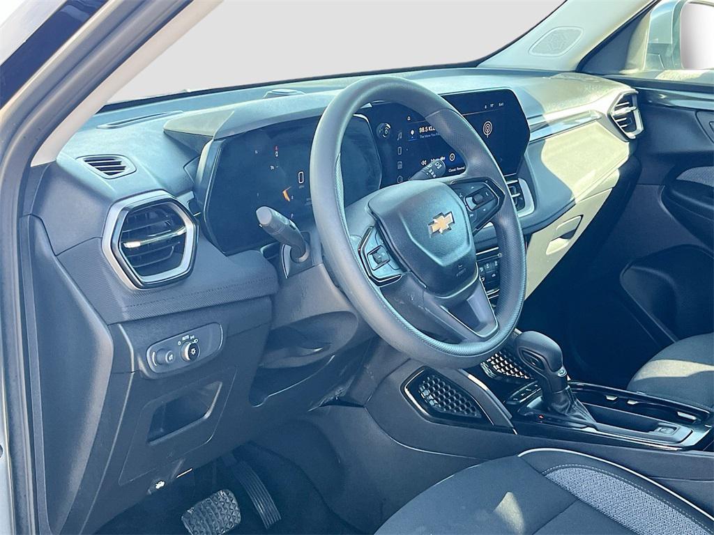 used 2025 Chevrolet TrailBlazer car, priced at $18,800