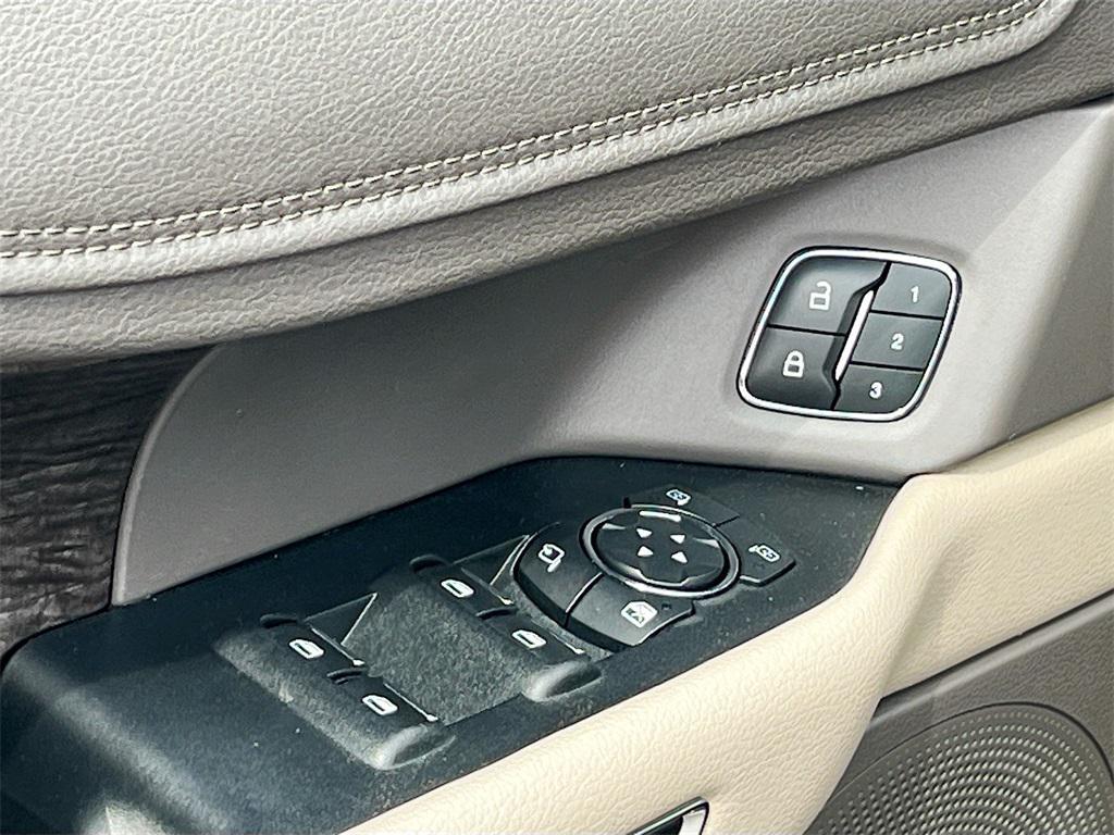 used 2021 Ford Expedition car, priced at $36,500