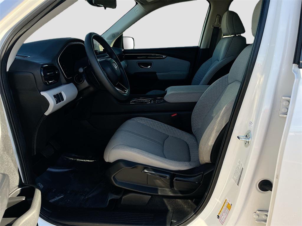 used 2024 Honda Pilot car, priced at $28,000