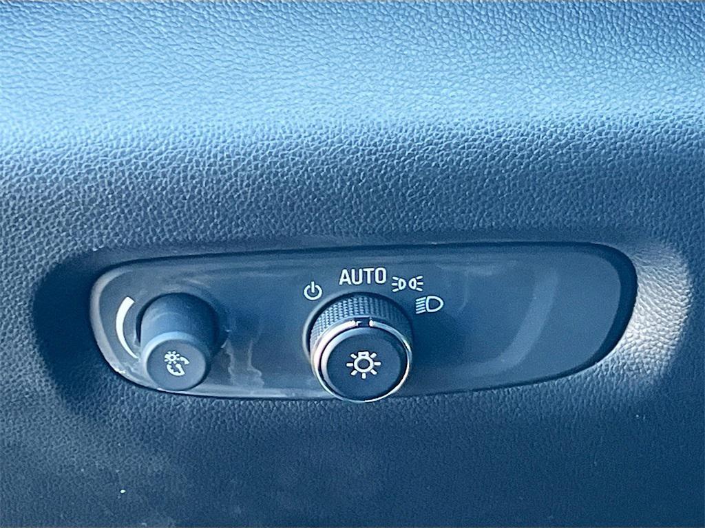 used 2023 Chevrolet Traverse car, priced at $33,100