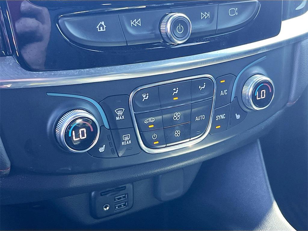 used 2023 Chevrolet Traverse car, priced at $33,100