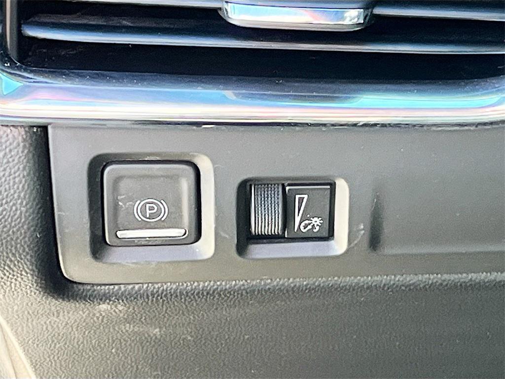 used 2023 Cadillac XT4 car, priced at $27,100