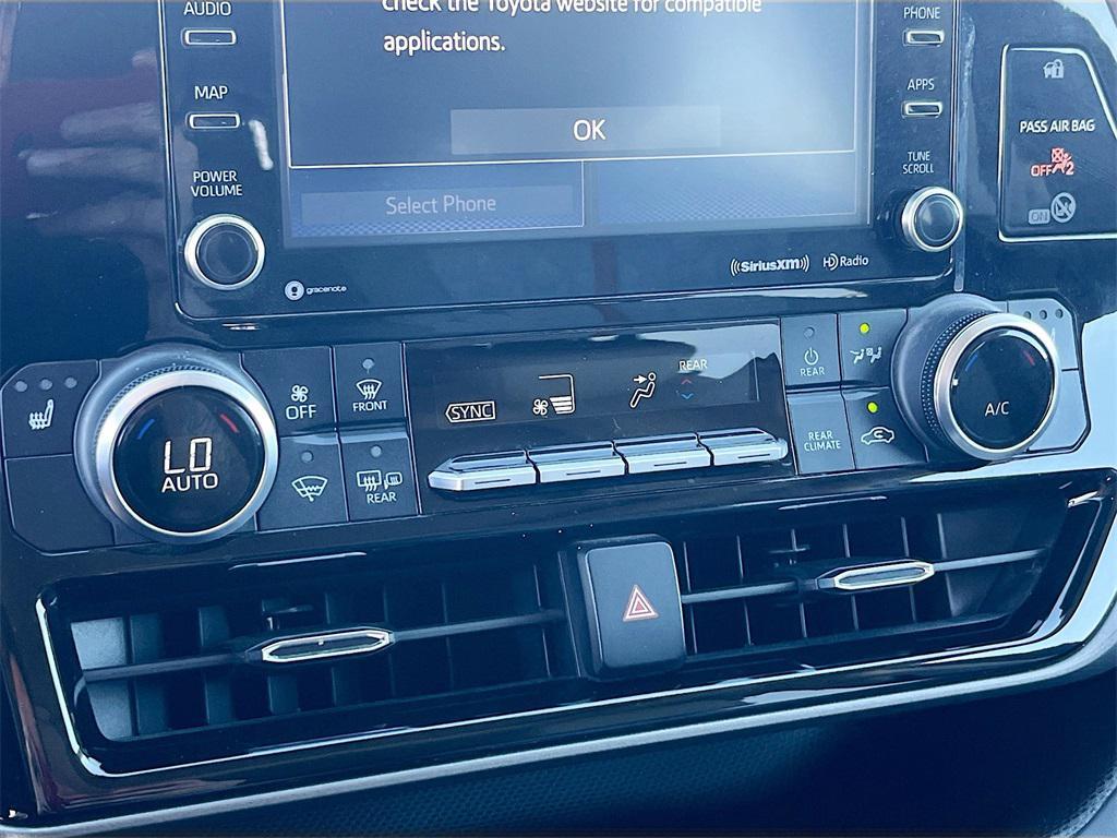 used 2022 Toyota Highlander Hybrid car, priced at $31,300