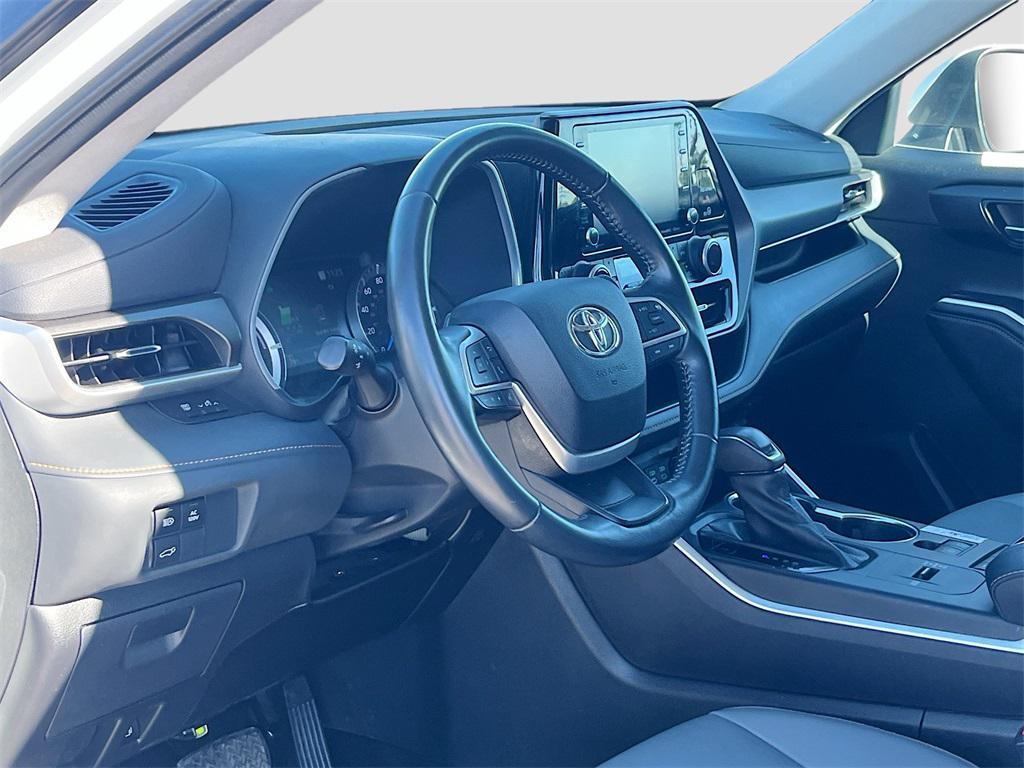 used 2022 Toyota Highlander Hybrid car, priced at $31,300