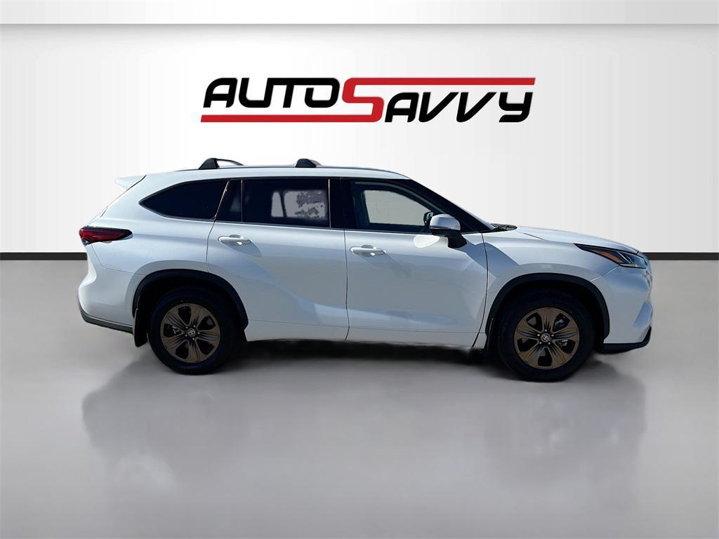 used 2022 Toyota Highlander Hybrid car, priced at $31,300
