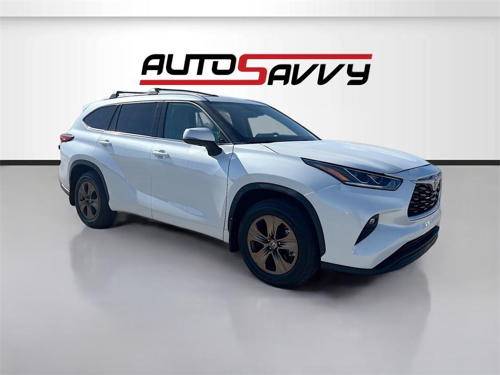 used 2022 Toyota Highlander Hybrid car, priced at $31,300