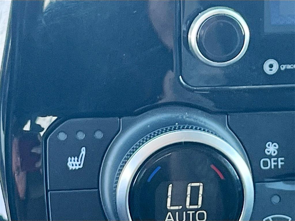 used 2022 Toyota Highlander Hybrid car, priced at $31,300