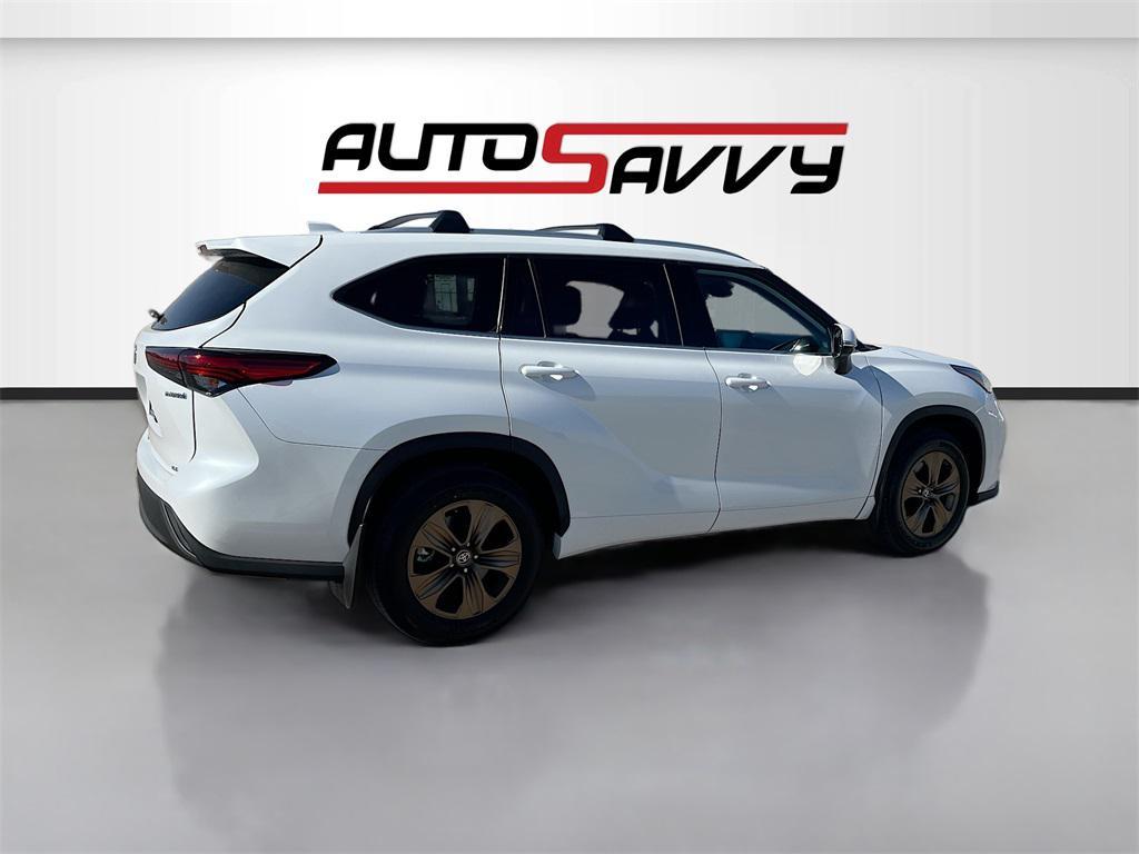 used 2022 Toyota Highlander Hybrid car, priced at $31,300