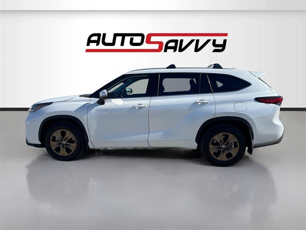 used 2022 Toyota Highlander Hybrid car, priced at $31,300