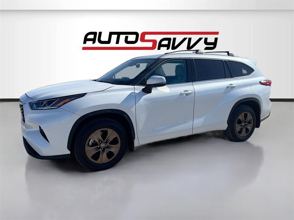 used 2022 Toyota Highlander Hybrid car, priced at $31,300