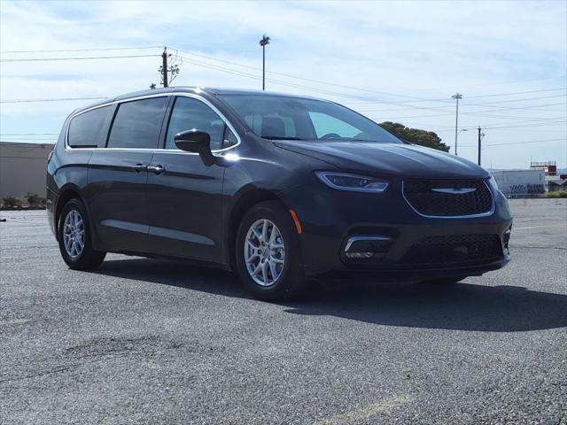 used 2023 Chrysler Pacifica car, priced at $25,800