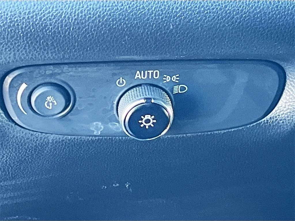 used 2023 Chevrolet Traverse car, priced at $29,300