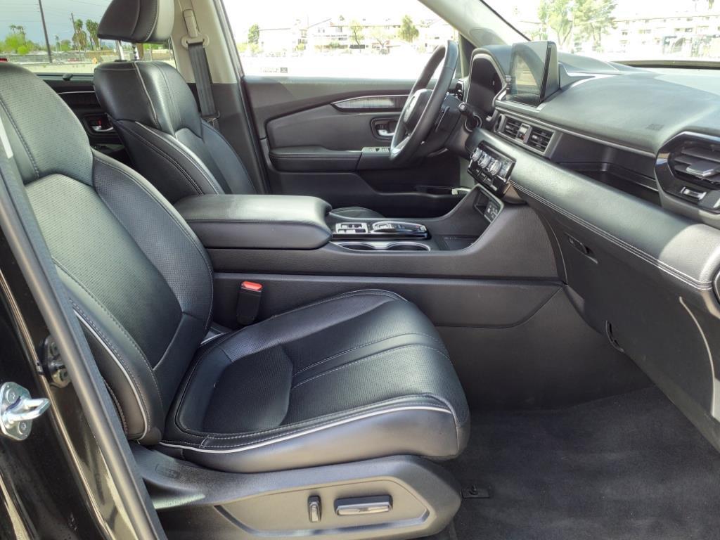 used 2025 Honda Pilot car, priced at $40,600