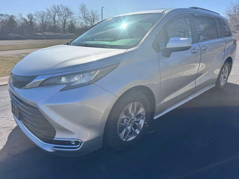 used 2022 Toyota Sienna car, priced at $32,900
