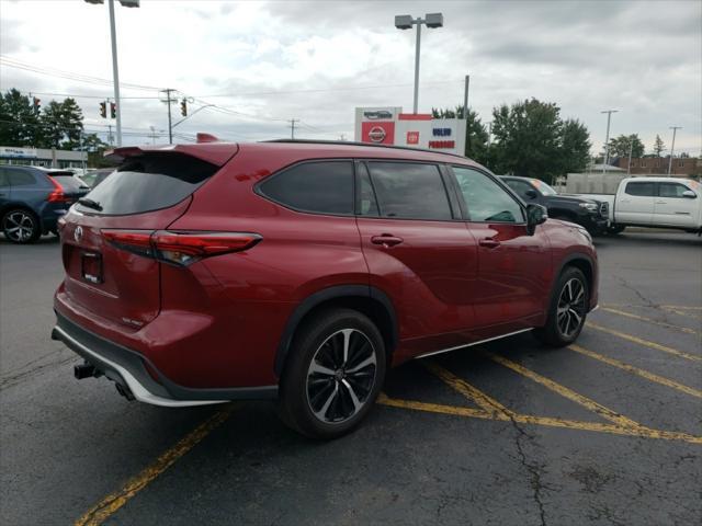 used 2022 Toyota Highlander car, priced at $42,916