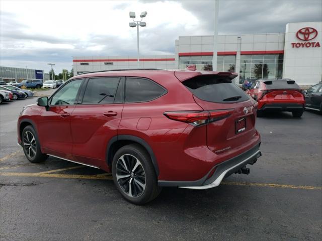 used 2022 Toyota Highlander car, priced at $42,916