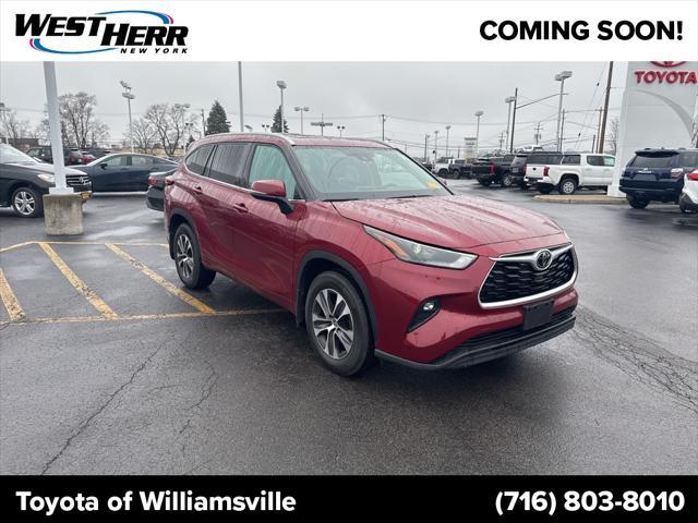used 2022 Toyota Highlander car, priced at $39,921