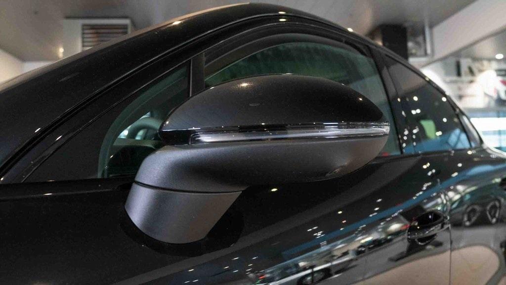 new 2025 Porsche Cayenne car, priced at $113,665