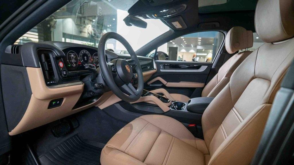new 2025 Porsche Cayenne car, priced at $113,665