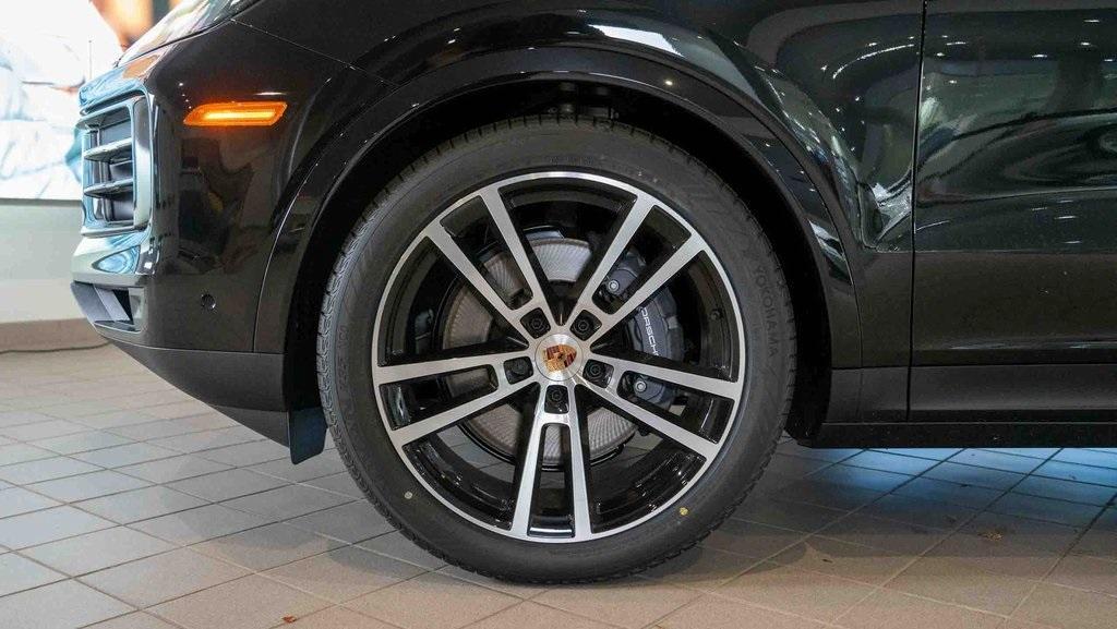 new 2025 Porsche Cayenne car, priced at $113,665