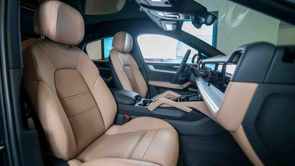 new 2025 Porsche Cayenne car, priced at $113,665
