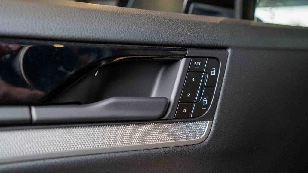 new 2025 Porsche Cayenne car, priced at $113,665