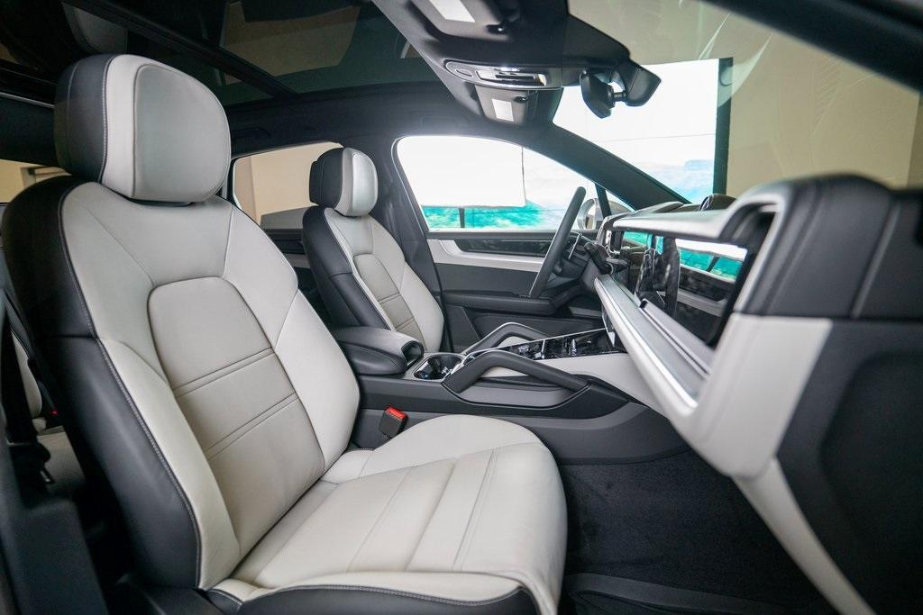 new 2025 Porsche Cayenne car, priced at $118,425