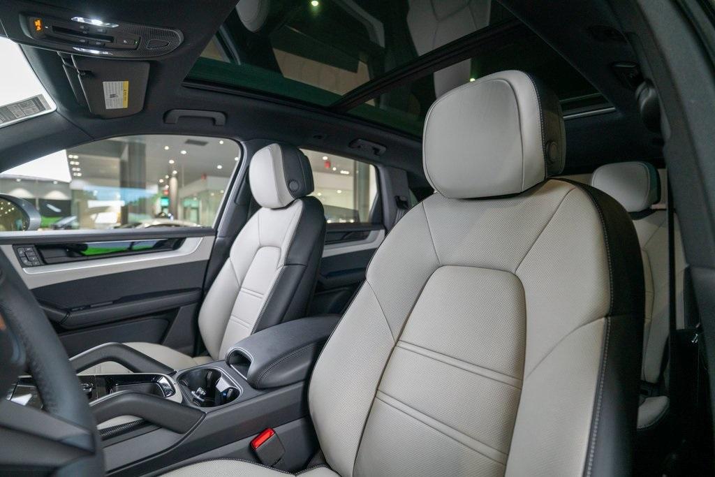 new 2025 Porsche Cayenne car, priced at $118,425