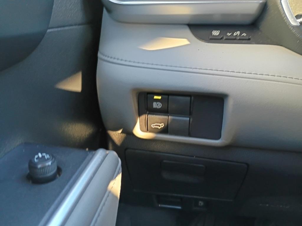 used 2022 Toyota Highlander car, priced at $27,910