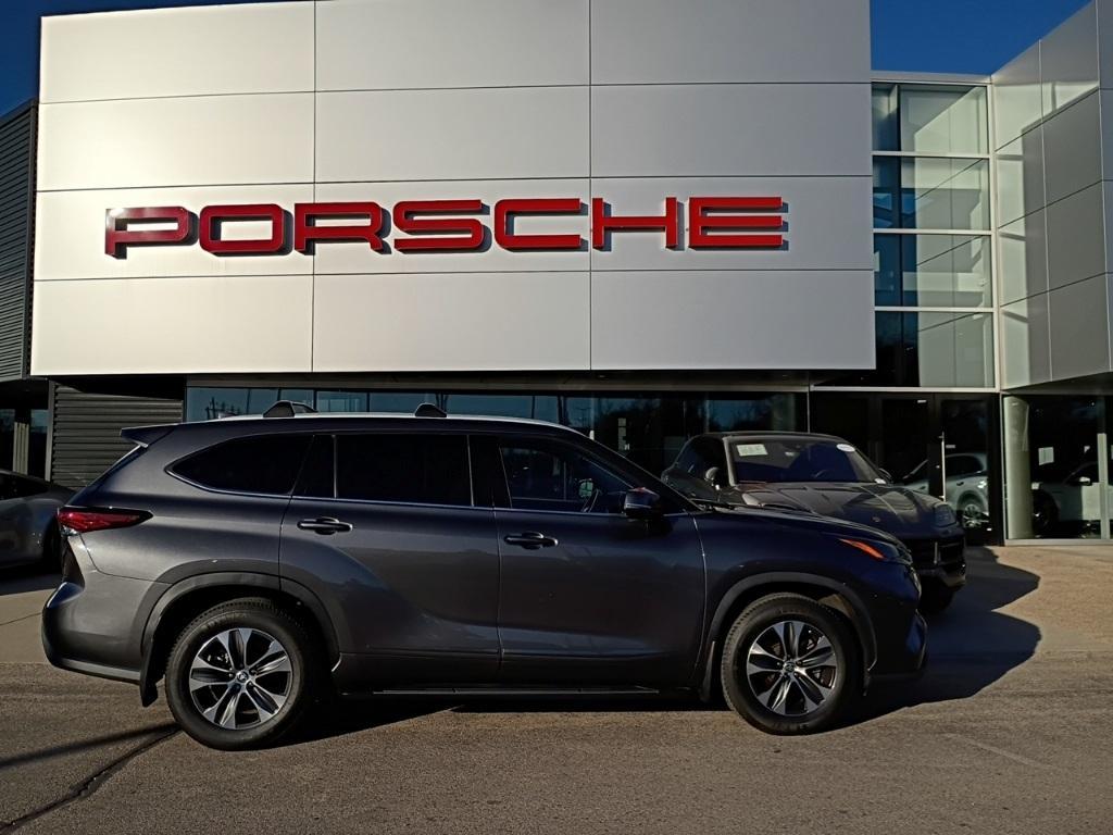 used 2022 Toyota Highlander car, priced at $27,910