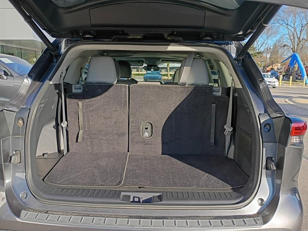 used 2022 Toyota Highlander car, priced at $27,910