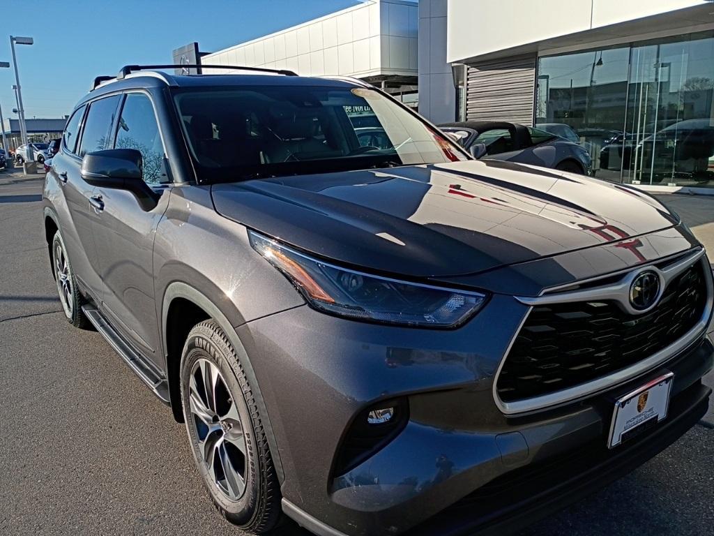 used 2022 Toyota Highlander car, priced at $27,910