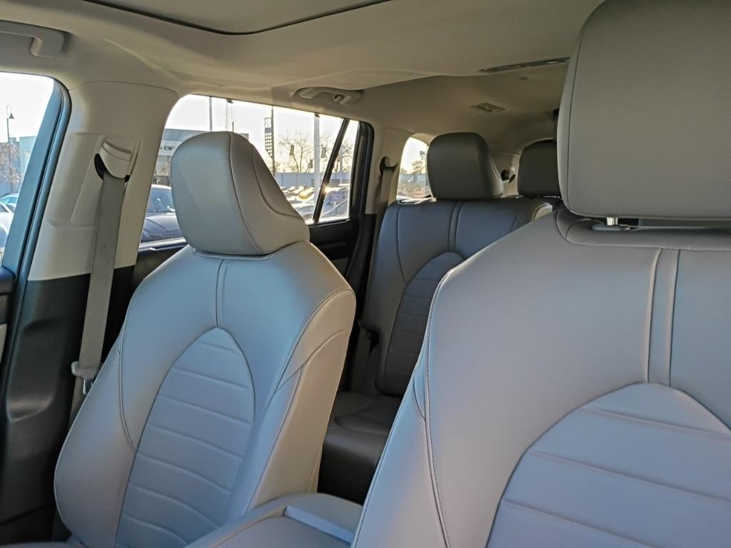 used 2022 Toyota Highlander car, priced at $27,910