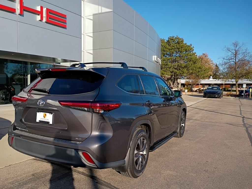 used 2022 Toyota Highlander car, priced at $27,910