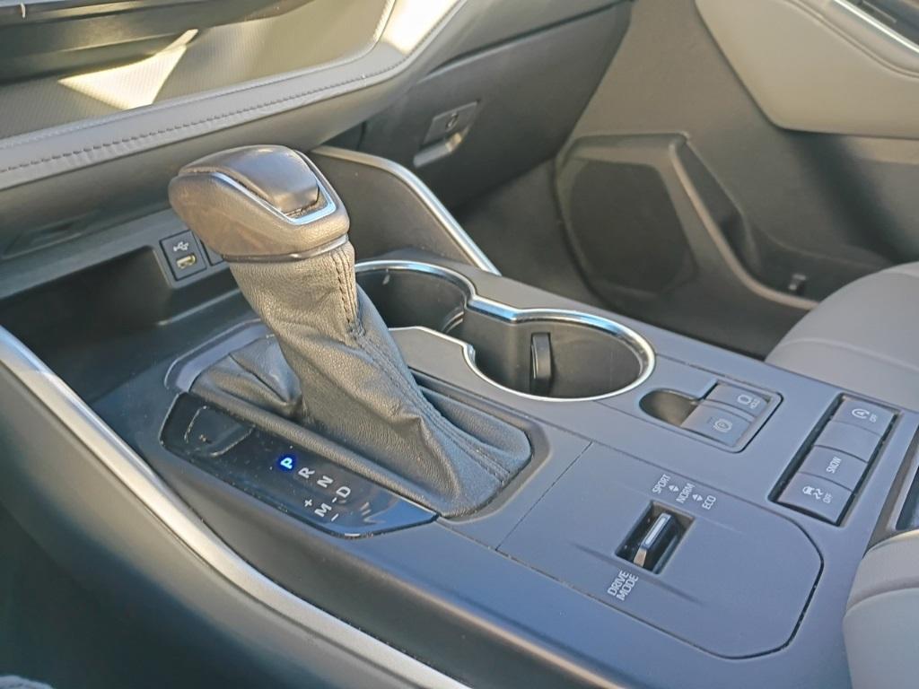 used 2022 Toyota Highlander car, priced at $27,910