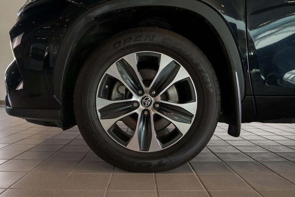 used 2022 Toyota Highlander car, priced at $36,994