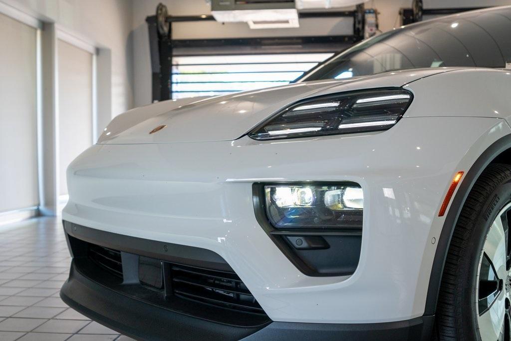 used 2025 Porsche Macan car, priced at $75,550