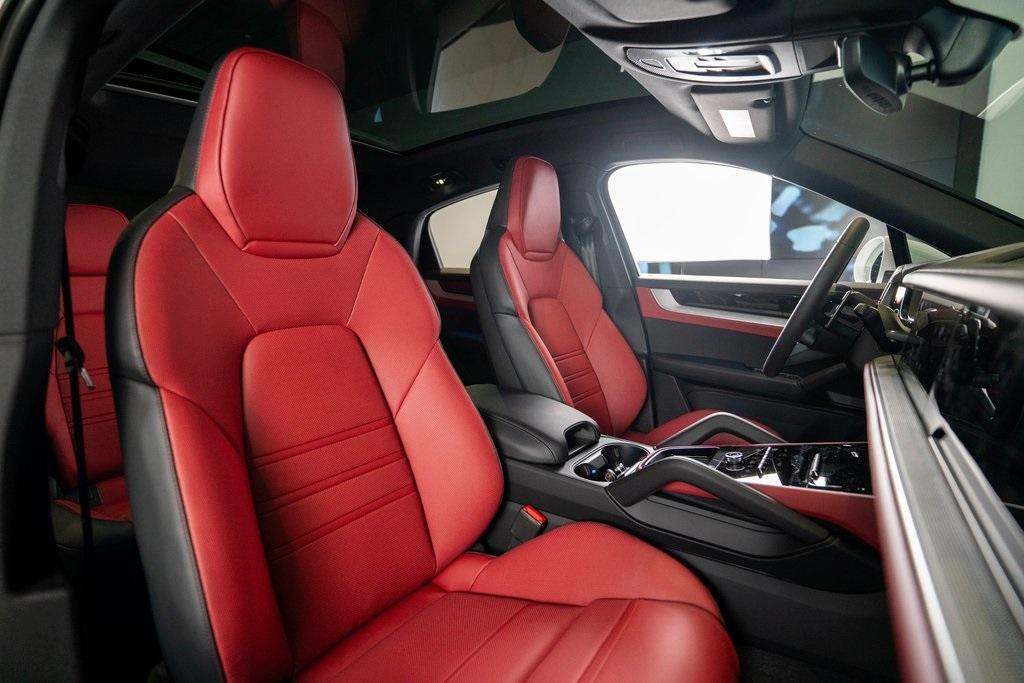 new 2025 Porsche Cayenne car, priced at $107,775