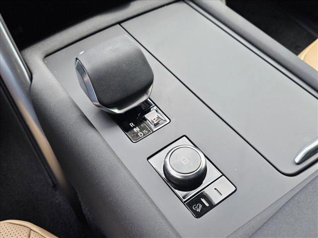 new 2025 Land Rover Discovery car, priced at $80,525