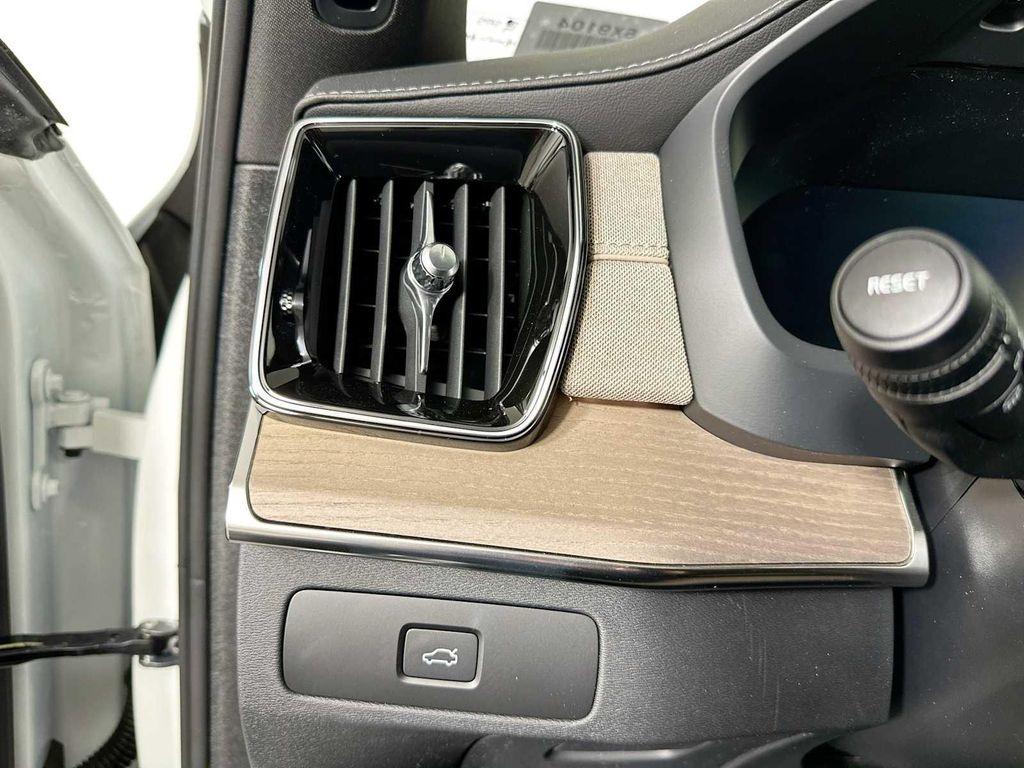 new 2025 Volvo XC90 car, priced at $65,555