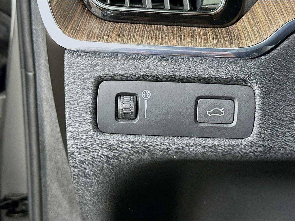 used 2022 Volvo XC60 car, priced at $38,700